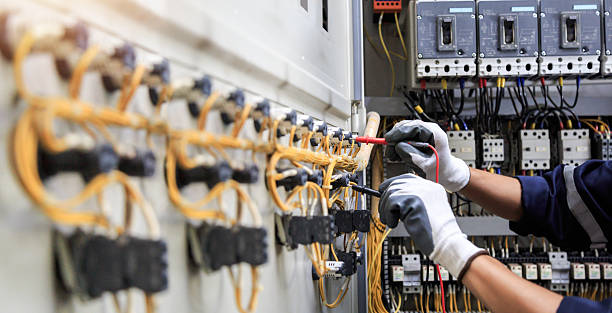 Professional Electrician technician working in Tinley Park, IL